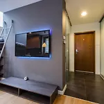 Lupoapartments Kosynierow Klimatyzacja Dostep Na Kod Лодзь