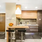 Lupoapartments Kosynierow Klimatyzacja Dostep Na Kod * Лодзь